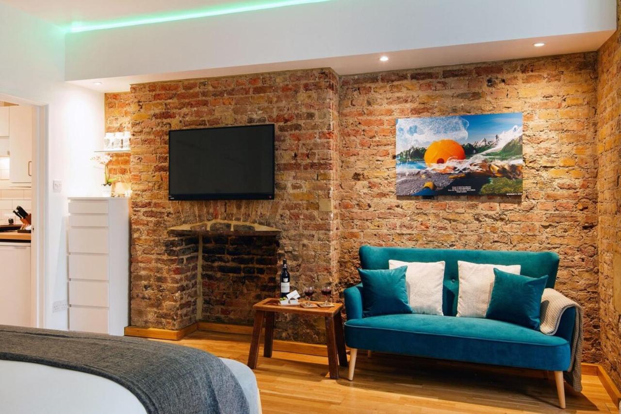 The Lovely Longridge Road Apartment London